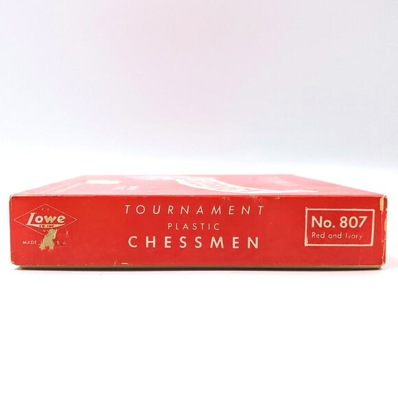 Vintage E.S. Lowe Tournament Plastic Chessmen Staunton Pattern Red White 1945 - Picture 2 of 3